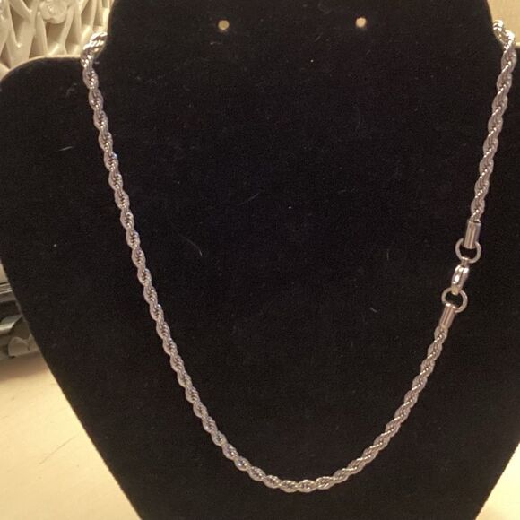 Silvertone Twisted Rope Diamond Cut Necklace 18” - Picture 2 of 7